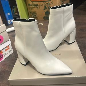 NWOT MARC FISHER WHITE LEATHER BOOTIES Size 6.